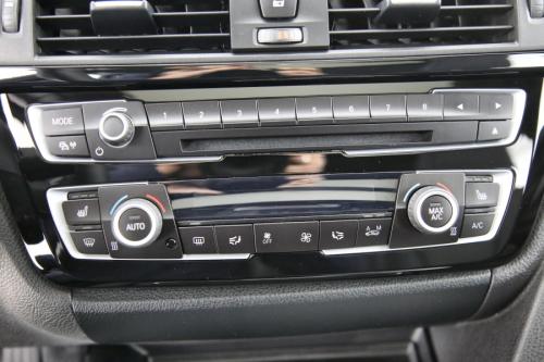 BMW 318 iA TOURING M-SPORT + LEDER + GPS + PANO DAK + LED + PDC