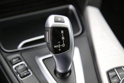 BMW 318 iA TOURING M-SPORT + LEDER + GPS + PANO DAK + LED + PDC