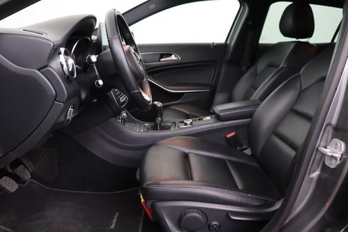 MERCEDES-BENZ GLA 200 Style i + GPS + LEDER + CAMERA + PDC + CRUISE + ALU 17