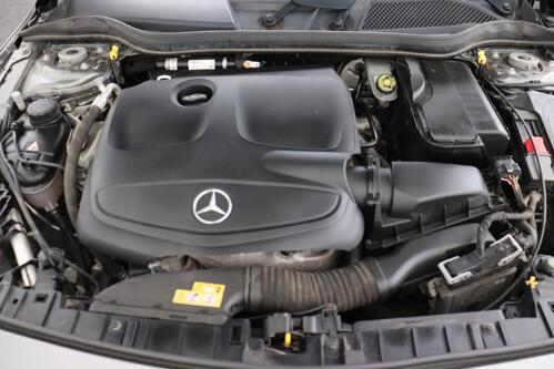 MERCEDES-BENZ GLA 200 Style i + GPS + LEDER + CAMERA + PDC + CRUISE + ALU 17