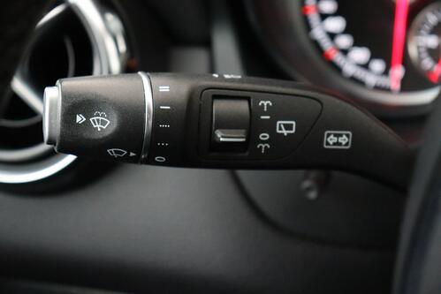 MERCEDES-BENZ GLA 200 Style i + GPS + LEDER + CAMERA + PDC + CRUISE + ALU 17