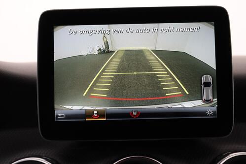 MERCEDES-BENZ GLA 200 Style i + GPS + LEDER + CAMERA + PDC + CRUISE + ALU 17