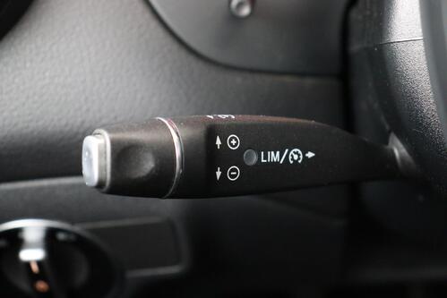 MERCEDES-BENZ GLA 200 Style i + GPS + LEDER + CAMERA + PDC + CRUISE + ALU 17