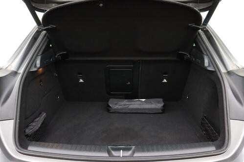 MERCEDES-BENZ GLA 200 Style i + GPS + LEDER + CAMERA + PDC + CRUISE + ALU 17