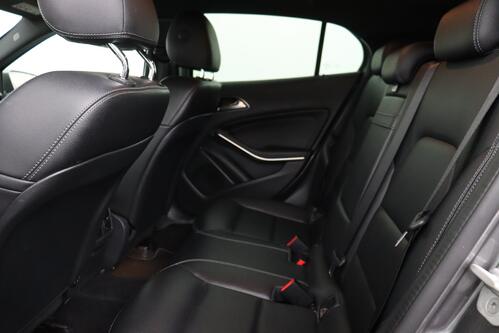 MERCEDES-BENZ GLA 200 Style i + GPS + LEDER + CAMERA + PDC + CRUISE + ALU 17