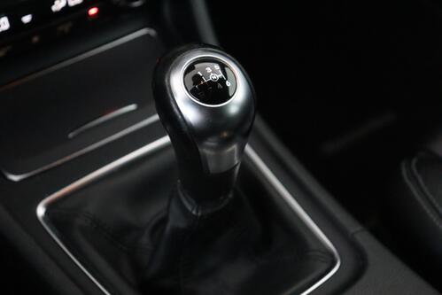 MERCEDES-BENZ GLA 200 Style i + GPS + LEDER + CAMERA + PDC + CRUISE + ALU 17