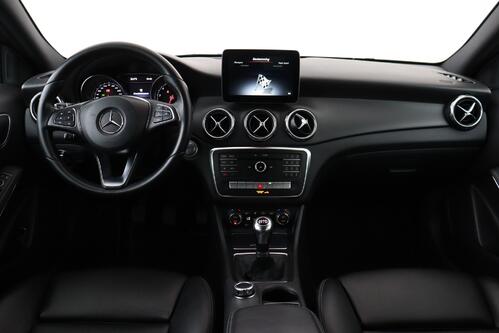 MERCEDES-BENZ GLA 200 Style i + GPS + LEDER + CAMERA + PDC + CRUISE + ALU 17