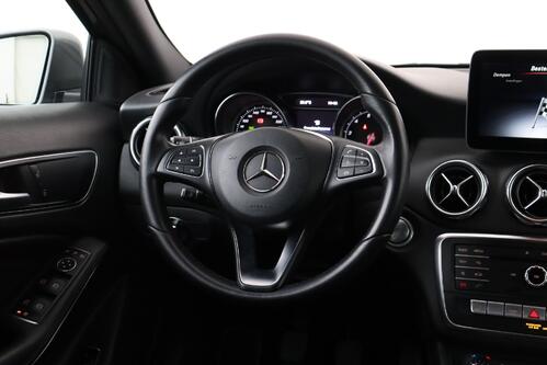 MERCEDES-BENZ GLA 200 Style i + GPS + LEDER + CAMERA + PDC + CRUISE + ALU 17