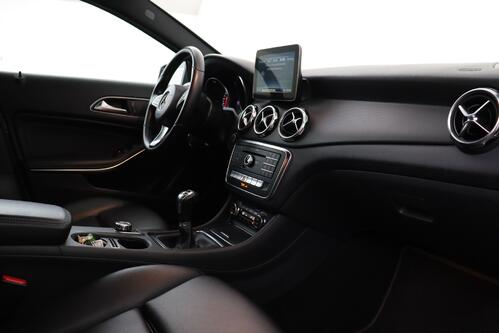 MERCEDES-BENZ GLA 200 Style i + GPS + LEDER + CAMERA + PDC + CRUISE + ALU 17