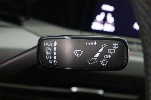 VOLKSWAGEN Golf VIII 1.0 TSI ACTIVE + GPS + CARPLAY + LED + PDC
