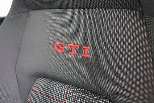 VOLKSWAGEN Golf GTI 2.0I DSG + GPS + CAMERA + PDC + CRUISE + ALU