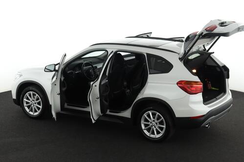 BMW X1 sDRIVE D + GPS + PDC + CRUISE + PANO DAK + ALU 17 + TREKHAAK 