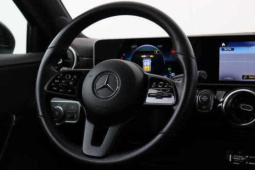 MERCEDES-BENZ A 200 BUSINESS SOLUTION iA 7G-DCT + GPS + CAMERA + PDC + CRUISE + ALU 16