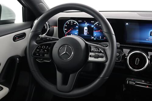 MERCEDES-BENZ A 180 BUS.SOLUTION iA 7G-DCT + A/T + GPS + CAMERA + PDC + CRUISE + ALU 16