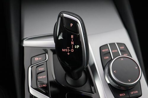 BMW 520 iA + GPS + CARPLAY + LEDER + CAMERA + PDC + CRUISE + OPEN DAK + ALU 17