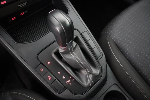 SEAT Ibiza MOVE 1.0TSI DSG7 + A/T + GPS + CARPLAY + PDC + CRUISE + ALU 
