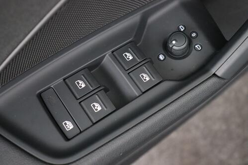 AUDI A3 SPORTBACK BUS.ATTRACTION 30 2.0TDI S-TRONIC + GPS + CARPLAY + PDC + CRUISE + ALU 16