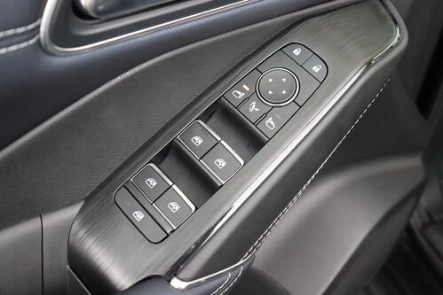 NISSAN Qashqai TEKNA MY22 e-POWER 2WD DESIGN COLD PACK + A/T + GPS + CARPLAY + CAMERA + PDC + CRUISE + PANO DAK + ALU + TREKHAAK 