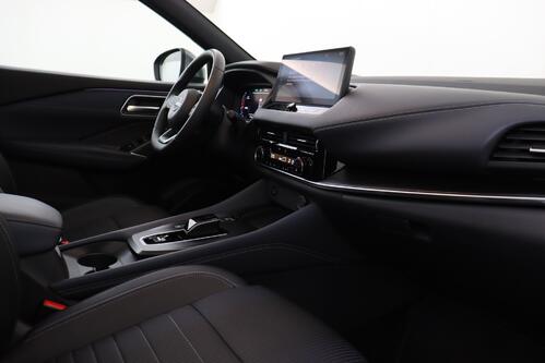 NISSAN Qashqai TEKNA MY22 e-POWER 2WD DESIGN COLD PACK + A/T + GPS + CARPLAY + CAMERA + PDC + CRUISE + PANO DAK + ALU + TREKHAAK 