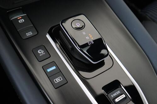 NISSAN Qashqai TEKNA MY22 e-POWER 2WD DESIGN COLD PACK + A/T + GPS + CARPLAY + CAMERA + PDC + CRUISE + PANO DAK + ALU + TREKHAAK 