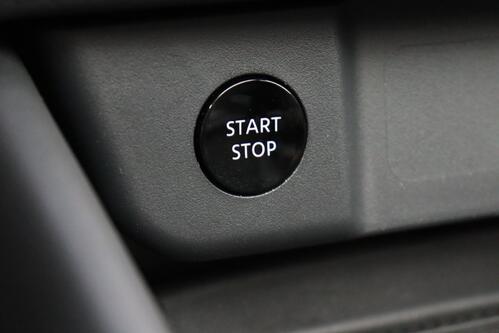 NISSAN Qashqai TEKNA MY22 e-POWER 2WD DESIGN COLD PACK + A/T + GPS + CARPLAY + CAMERA + PDC + CRUISE + PANO DAK + ALU + TREKHAAK 