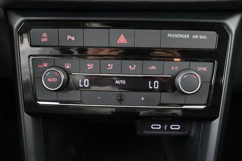 VOLKSWAGEN T-Cross 1.0 TSI  + GPS + LEDER + CARPLAY + CAMERA + PDC + CRUISE + ALU 16 +TREKHAAK