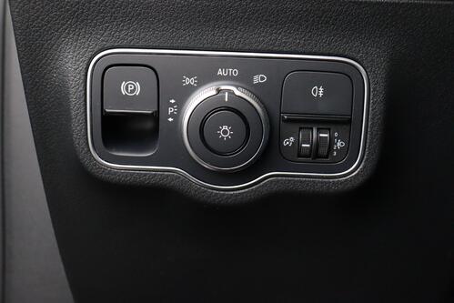 MERCEDES-BENZ GLA 250 e iA + GPS + LEDER + PDC + CRUISE + ALU 17 + TREKHAAK 