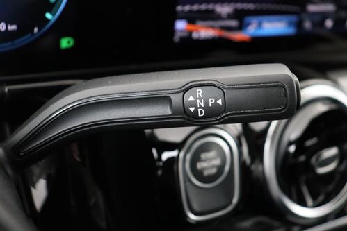MERCEDES-BENZ GLA 250 e iA + GPS + LEDER + PDC + CRUISE + ALU 17 + TREKHAAK 