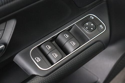 MERCEDES-BENZ GLA 250 e iA + GPS + LEDER + PDC + CRUISE + ALU 17 + TREKHAAK 