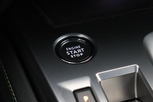 PEUGEOT 308 SW 1.2 PURETECH EAT8 GT-LINE + CARPLAY + GPS + CAMERA + PDC + CRUISE + LEDER/ALCANTARA + ALU 