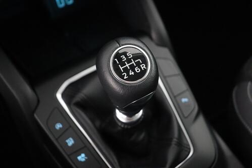 FORD Focus CONNECTED 1.0i ECOBOOST + GPS + CARPLAY + CAMERA + PDC + CRUISE + ALU 16