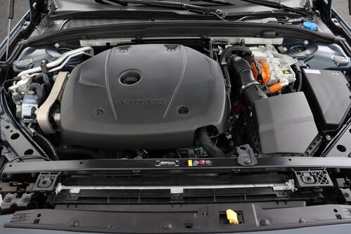 VOLVO V60 2.0 T6 RECHARGE PLUS AWD PHEV GEARTRONIC  + GPS + LEDER + CAMERA + PDC + CRUISE + ALU 19