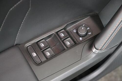 CUPRA Formentor 1.5 TSi + GPS + CARPLAY + HALF/LEDER + CAMERA + PDC + CRUISE + ALU 18