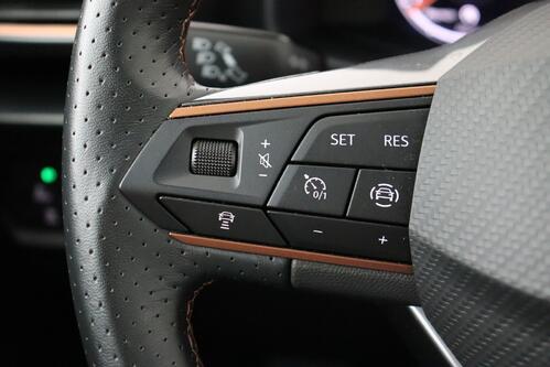 CUPRA Formentor 1.5 TSi + GPS + CARPLAY + HALF/LEDER + CAMERA + PDC + CRUISE + ALU 18