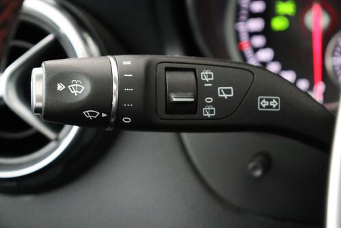 MERCEDES-BENZ GLA 180  AMG LINE + A/T + GPS + CAMERA + PDC + LEDER/ALCANTARA + PANO DAK + ALU 19