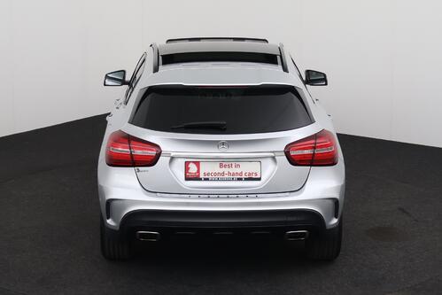 MERCEDES-BENZ GLA 180  AMG LINE + A/T + GPS + CAMERA + PDC + LEDER/ALCANTARA + PANO DAK + ALU 19