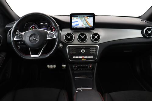MERCEDES-BENZ GLA 180  AMG LINE + A/T + GPS + CAMERA + PDC + LEDER/ALCANTARA + PANO DAK + ALU 19