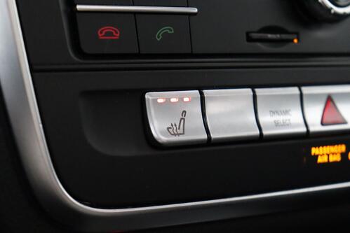 MERCEDES-BENZ GLA 180  AMG LINE + A/T + GPS + CAMERA + PDC + LEDER/ALCANTARA + PANO DAK + ALU 19