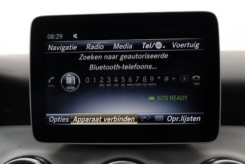 MERCEDES-BENZ GLA 180  AMG LINE + A/T + GPS + CAMERA + PDC + LEDER/ALCANTARA + PANO DAK + ALU 19