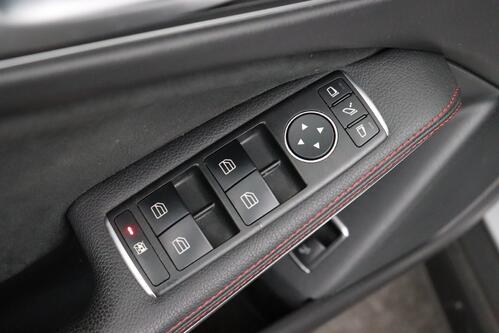 MERCEDES-BENZ GLA 180  AMG LINE + A/T + GPS + CAMERA + PDC + LEDER/ALCANTARA + PANO DAK + ALU 19