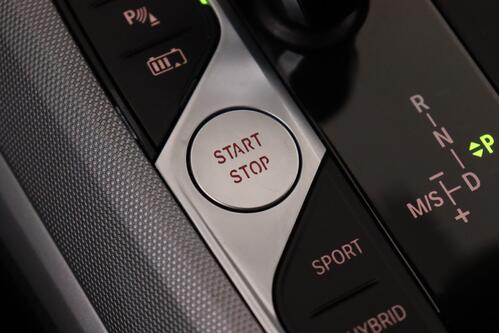 BMW 320 e IA BUSINESS EDITION PHEV + CARPLAY + GPS + CAMERA + PDC + CRUISE (ACC) + LEDER + ALU 17