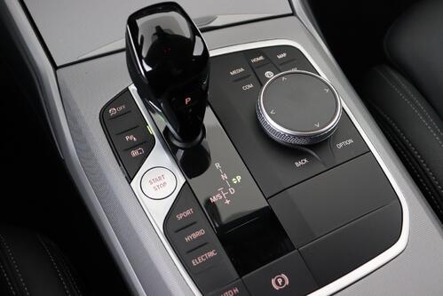 BMW 320 e IA BUSINESS EDITION PHEV + CARPLAY + GPS + CAMERA + PDC + CRUISE (ACC) + LEDER + ALU 17