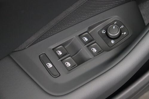 VOLKSWAGEN Passat Variant BUSINESS 2.0 TDI DSG  + GPS + CARPLAY + LEDER/ALCANTARA + CAMERA + PDC + CRUISE + ALU 16