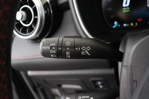 MG EHS  LUXURY  1.5 T GDI PHEV + A/T + GPS + LEDER + CAMERA + PDC + CRUISE + PANO DAK + ALU 18