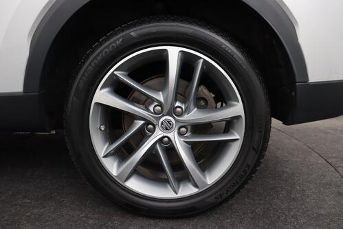 MG EHS  LUXURY  1.5 T GDI PHEV + A/T + GPS + LEDER + CAMERA + PDC + CRUISE + PANO DAK + ALU 18