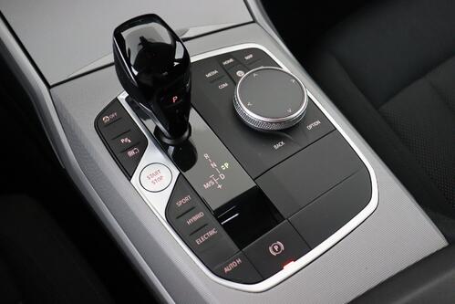 BMW 320  e iA  PHEV+ CARPLAY + GPS + PDC + CRUISE + ALU 