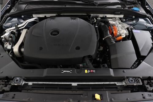 VOLVO V60 INSCRIPTION  2.0T6  GEARTRONIC PHEV + GPS + LEDER + CAMERA + PDC + CRUISE + ALU 19 + TREKHAAK 
