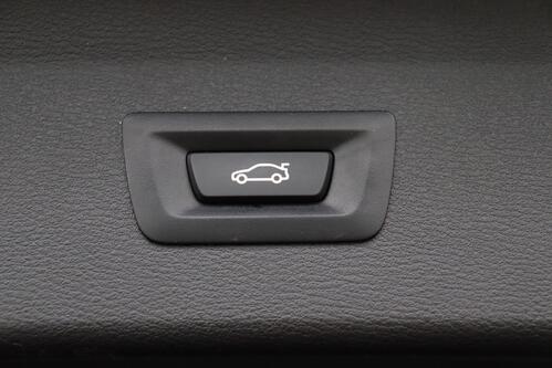 BMW X1 sDrive18d + GPS + PDC + CRUISE + PANO + LEDER + ALU 