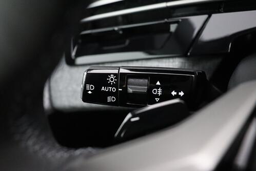 PEUGEOT 3008  ALLURE 1.2 PURETECH EAT8  HEV + A/T + GPS + CARPLAY + CAMERA + PDC + CRUISE(ACC) + ALU 19