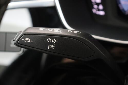 AUDI Q3 35 2.0 TDI S-TRONIC + A/T + AIRCO + HALF-LEDER